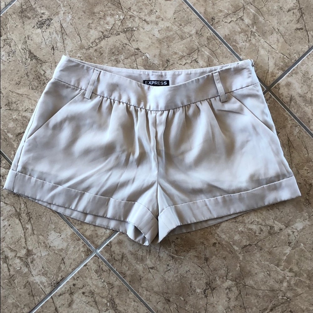 Express women’s beige shorts